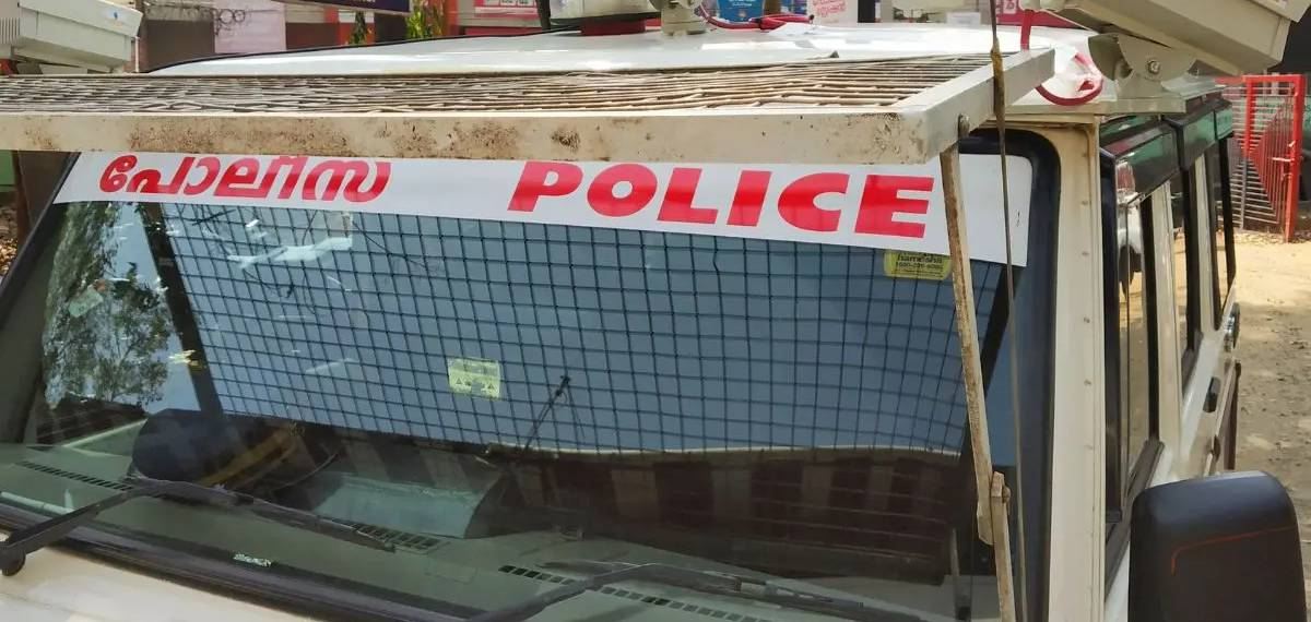 സ്കൂട്ടർ പാർക്ക് ചെയ്യുന്നതിനെ ചൊല്ലി തർക്കം: യുവതിയെ വെട്ടി പരിക്കേൽപ്പിച്ച് ഒളിവിൽ പോയ പ്രതി അറസ്റ്റിൽ