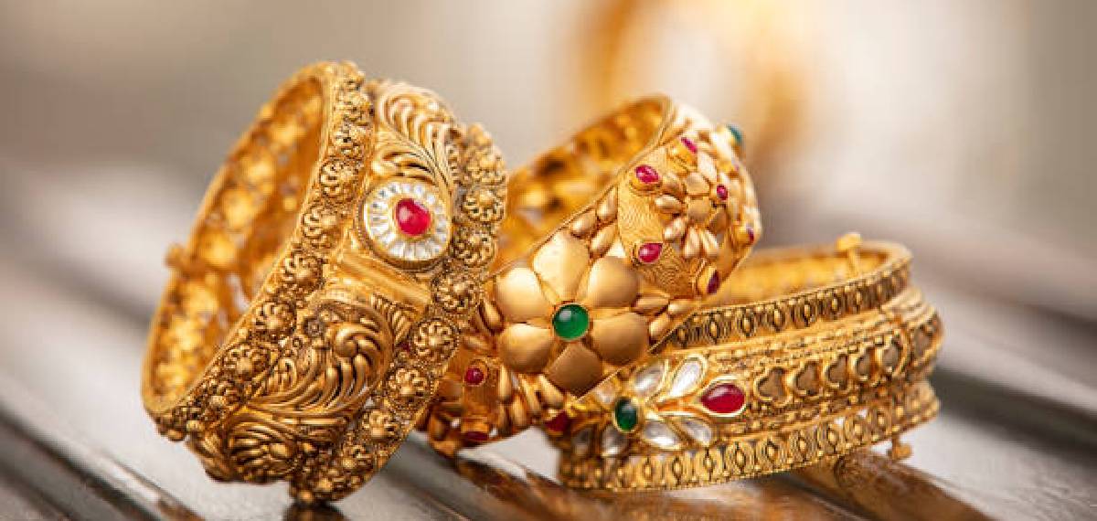 സ്വർണവില താഴേക്ക്: പക്ഷെ ആശ്വസിക്കാന്‍ സമയമായില്ല; ഒരു ലക്ഷത്തിലേക്ക് ഇപ്പോഴും അധികം ദൂരമില്ല