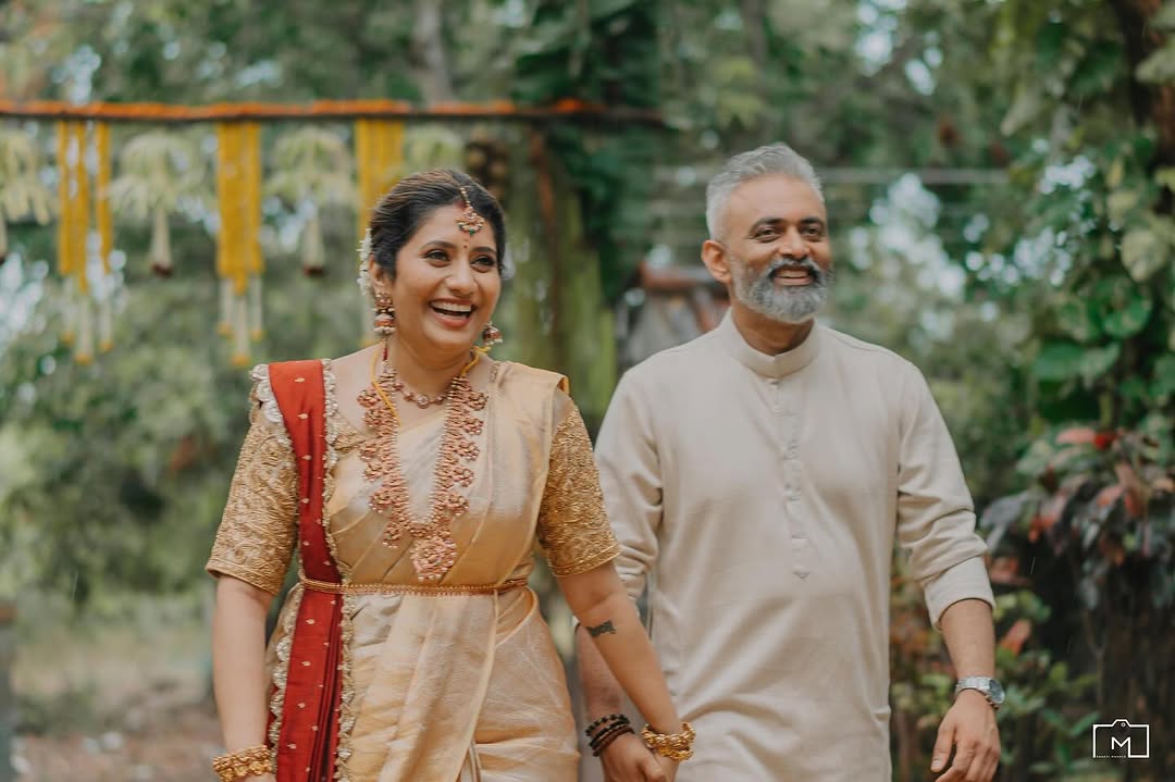 Priyanka Deshpande - Vasi Sachi