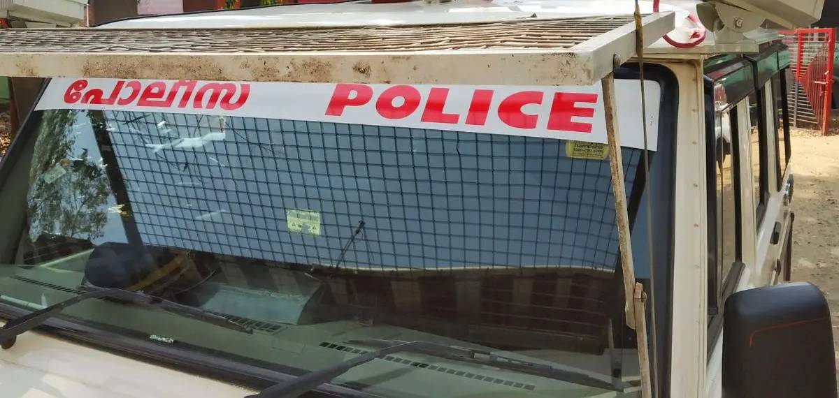മകളുടെ ഫോണിലൂടെ ആണ്‍സുഹൃത്തിനെ ചാറ്റ് ചെയ്ത് പിതാവ്; കോതമംഗലത്ത് വീട്ടിൽനിന്ന് വിളിച്ചിറക്കി ക്രൂര മർദനം