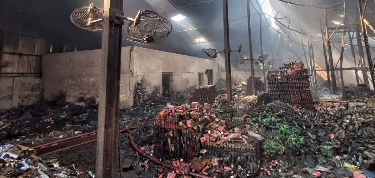 കൊൽക്കത്തയിലെ വൻ തീപിടുത്തം; മരണം 21 ആയി, തങ്ങളുടെ വെയര്‍ഹൗസിൽ നിന്നല്ല തീപിടുത്തമുണ്ടായതെന്ന് 'വൗ മോമോസ്'