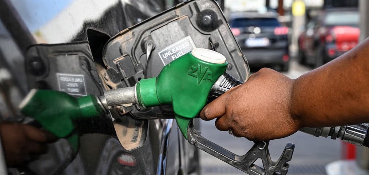 പെട്രോൾ, ഡീസൽ വില കുറഞ്ഞു; ജനുവരി മാസത്തെ ഇന്ധന വില പ്രഖ്യാപിച്ച് യുഎഇ