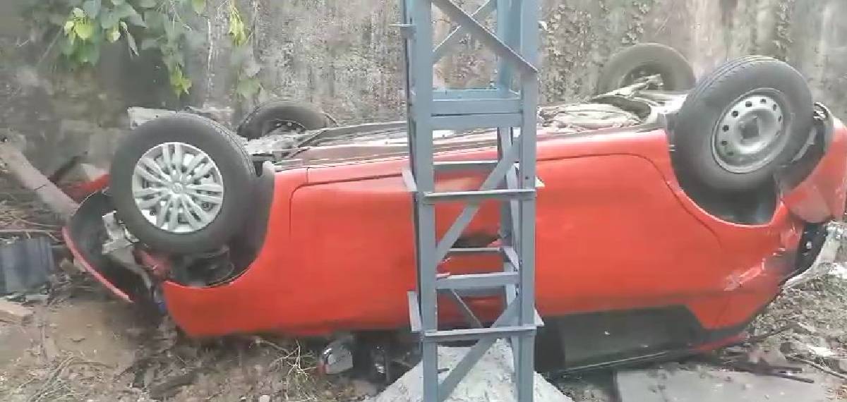 വീട്ടുകാരെ പൂട്ടിയിട്ട് രാത്രി സുഹൃത്തിനൊപ്പം കാറുമായി ഇറങ്ങി; കരമനയിൽ 14കാരൻ ഓടിച്ച വാഹനം അപകടത്തിൽപ്പെട്ടു