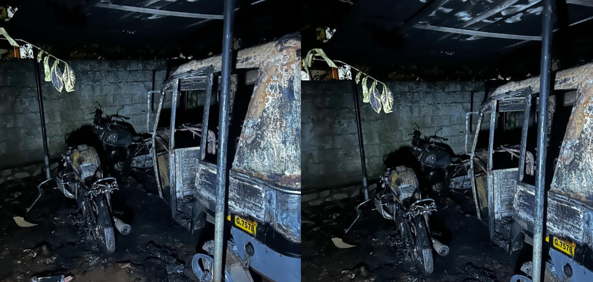 വീടിന് മുന്നിൽ നിർത്തിയിട്ടിരുന്ന വാഹനങ്ങൾ കത്തിനശിച്ച നിലയിൽ; കത്തിയത് BJP പ്രവർത്തകന്റെ ഓട്ടോറിക്ഷയുൾപ്പെടെ
