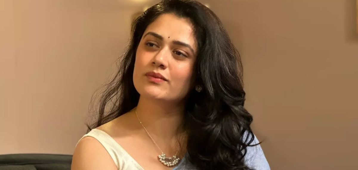 ഒരാൾ എന്നോട് എത്രയാണ് റേറ്റ് എന്ന് ചോദിച്ചു, ഒരു മറയ്ക്ക് പിന്നിലിരുന്ന് ആളുകൾ എന്തും വിളിച്ചു പറയും: ഗിരിജ