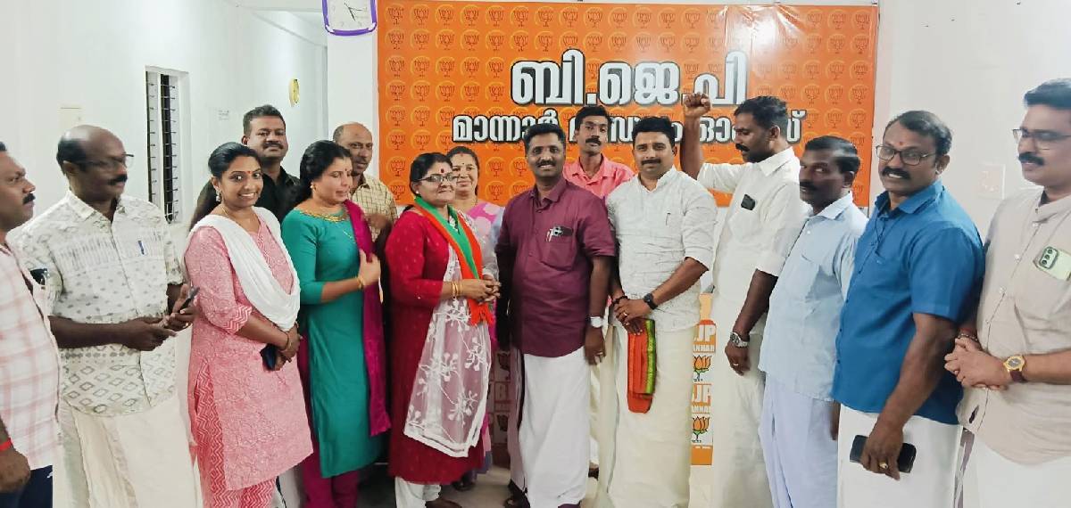 മാവേലിക്കരയിൽ സിപിഐഎം മുന്‍ ബ്ലോക്ക് പഞ്ചായത്ത് വൈസ് പ്രസിഡന്‍റ്  ശശികല രഘുനാഥ് ബിജെപിയില്‍ ചേര്‍ന്നു