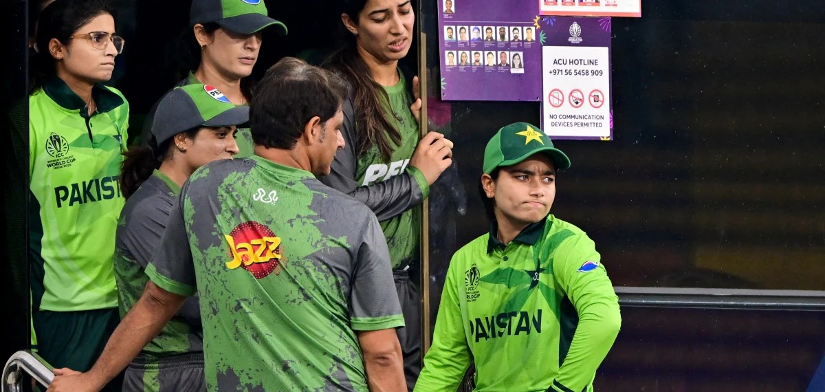 വനിതാ ലോകകപ്പിൽ ഒരു മത്സരം പോലും ജയിച്ചില്ല; ടീം പരിശീലകനെ പുറത്താക്കി PCB