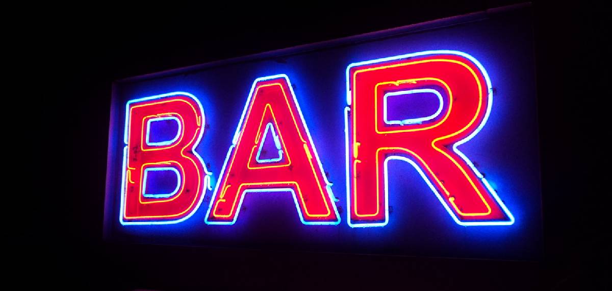 പുതുവത്സരാഘോഷം; ബാർ, ബിയർ ആൻഡ് വൈൻ പാർലറുകൾ രാത്രി 12 മണിവരെ പ്രവർത്തിക്കാൻ അനുമതി