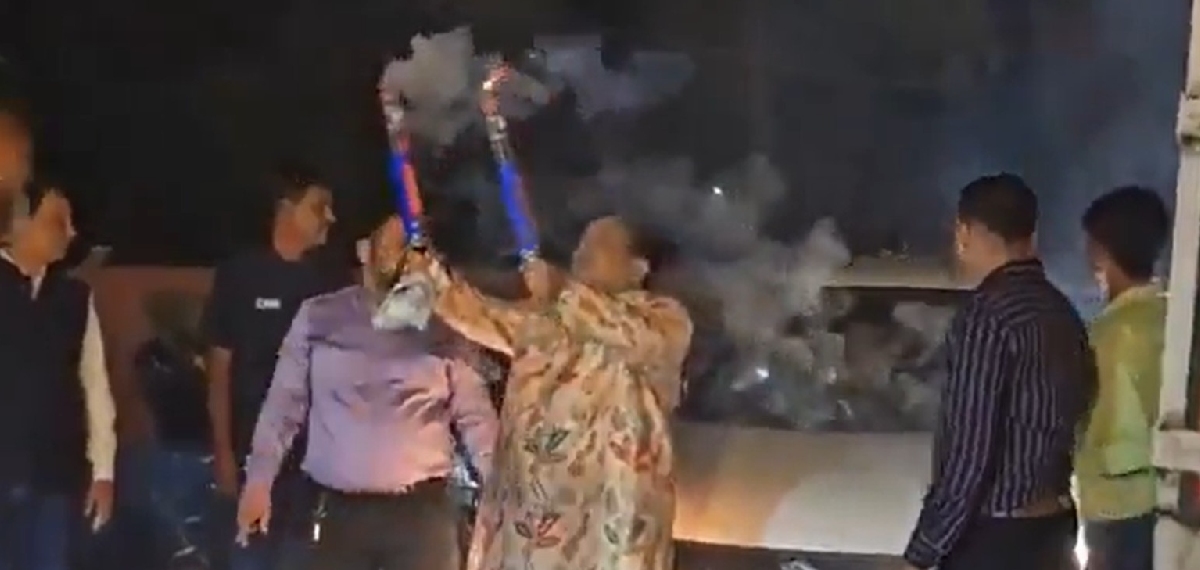 ഞാൻ സെലിബ്രിറ്റിയല്ലേ, ഇതിലെന്ത് തെറ്റ്! മകന്റെ ജന്മദിനം നടുറോഡിൽ, ഗതാഗതം തടസപ്പെടുത്തി ഗുജറാത്ത് വ്യവസായി!