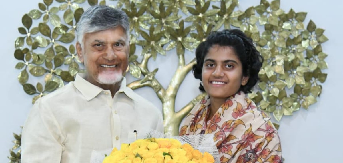 സർക്കാർ ജോലി, 2.5 കോടി ക്യാഷ് പ്രൈസ്; ശ്രീചരണിയ്ക്ക് വൻ പാരിതോഷികവുമായി ആന്ധ്രാപ്രദേശ് സർക്കാർ