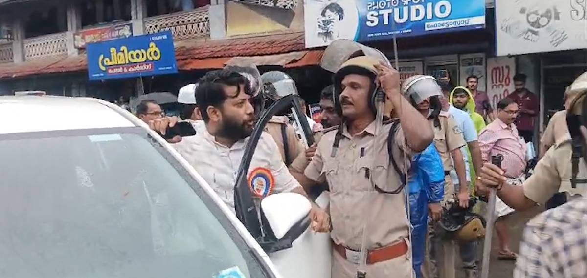 ഷാഫി പറമ്പിലിനെതിരെ പ്രതിഷേധിച്ച സംഭവം: ഡിവൈഎഫ്‌ഐ പ്രവര്‍ത്തകരുടെ അറസ്റ്റ് രേഖപ്പെടുത്തി
