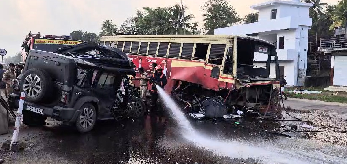 കൊല്ലം ഓച്ചിറയിൽ കെഎസ്ആർടിസിയും ഥാറും കൂട്ടിയിടിച്ച് അപകടം; കുട്ടികൾ ഉൾപ്പെടെ മൂന്ന് പേർക്ക് ദാരുണാന്ത്യം
