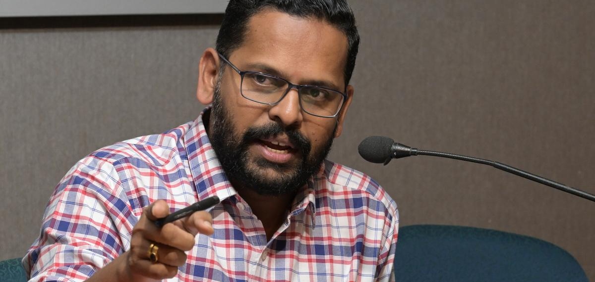 'നാടിന് നരകം സമ്മാനിച്ച് ഏതോ സ്വർഗ്ഗത്തിനായി കാത്തിരിക്കുന്നവർ';മുസ്‌ലിം ലീഗിനെതിരെ വർഗീയ പരാമർശവുമായി പി സരിൻ