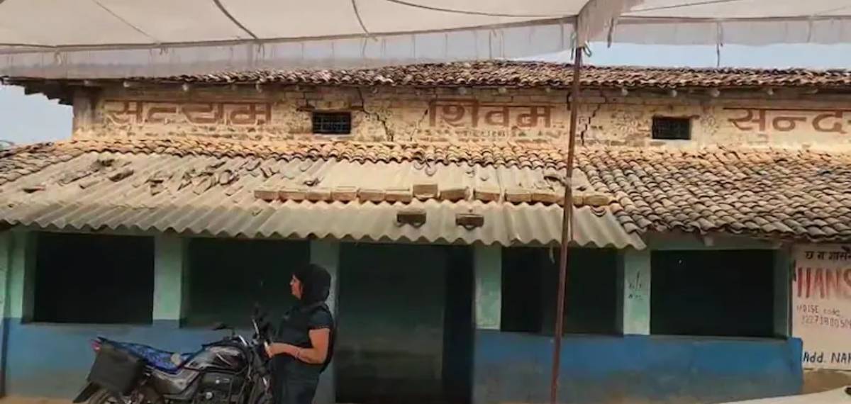 ഹോംവർക്ക് ചെയ്തില്ല; നാലുവയസുകാരനെ കയറിൽക്കെട്ടി മരത്തിൽ തൂക്കിയിട്ട് അധ്യാപകർ