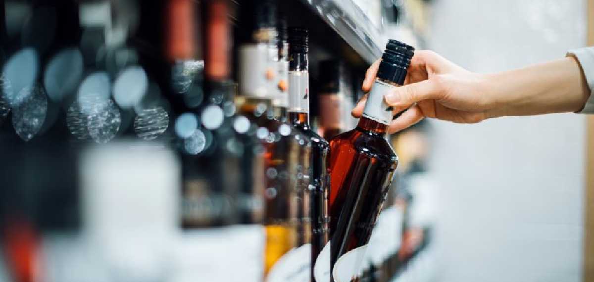 മദ്യം വ്യാജമാണോ; ഒറിജിനല് ആണോ എന്ന് എങ്ങനെ തിരിച്ചറിയാം