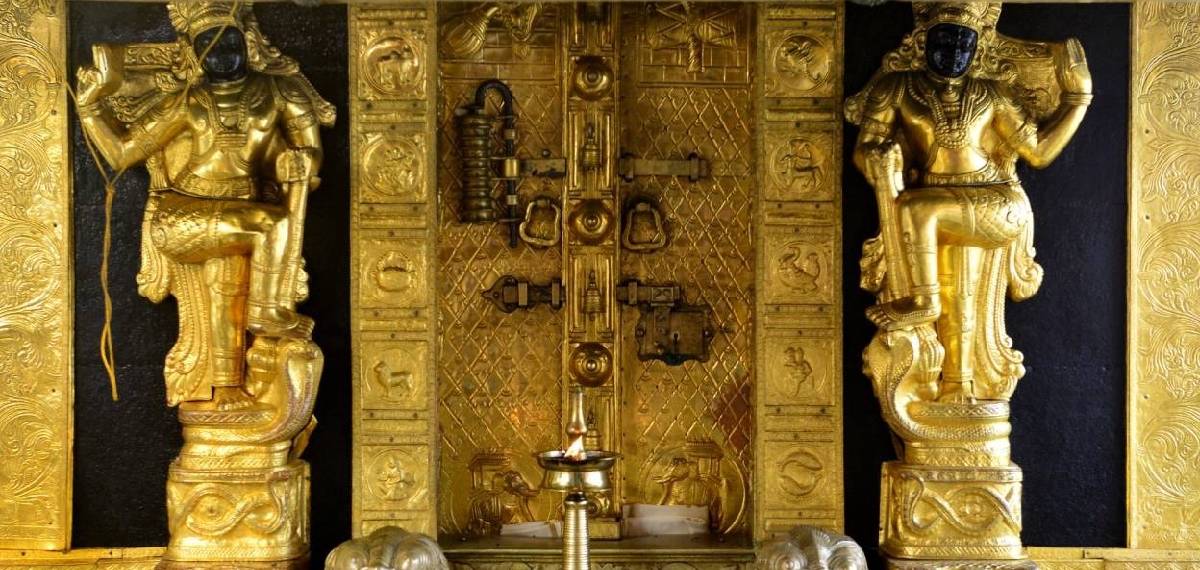 ശബരിമല സ്വർണക്കൊള്ള: സന്നിധാനത്ത് ഇന്നും SIT പരിശോധന; പഴയ ഉരുപ്പടികളുടെ സാമ്പിളുകൾ ശേഖരിക്കും