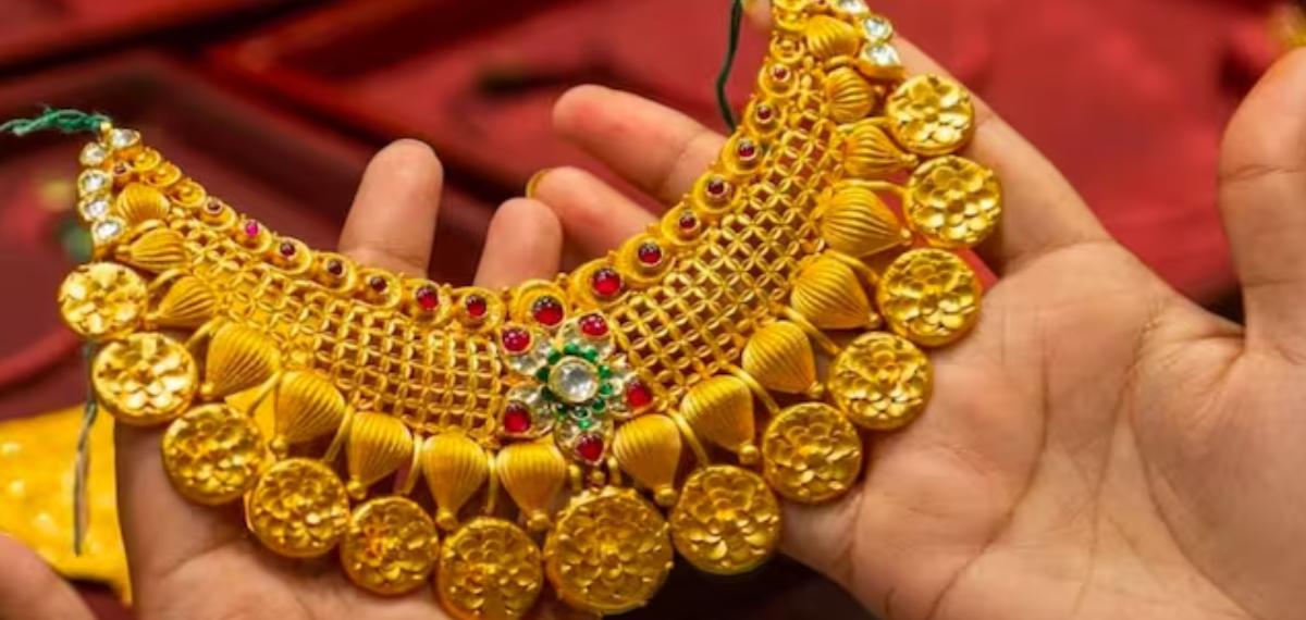 സ്വര്‍ണവിലയില്‍ ഇടിവ്; 95,000ത്തിന് മുകളില്‍ തന്നെ, വില കുറയുമോ?