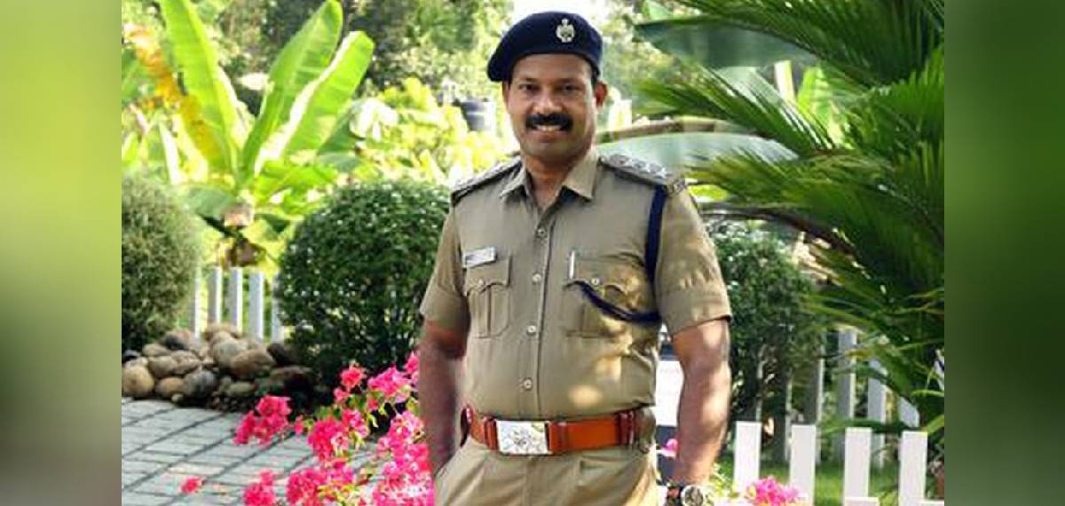 എം ആര്‍ അജിത് കുമാറിൻ്റെ ട്രാക്ടര്‍ യാത്ര മേലുദ്യോഗസ്ഥന് റിപ്പോര്‍ട്ട് ചെയ്ത ഡിവൈഎസ്പിയെ സ്ഥലം മാറ്റി