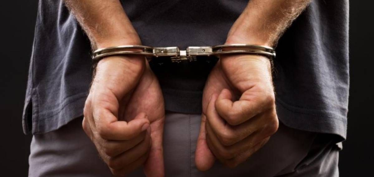 പോക്‌സോ കേസിൽ കുടുക്കുമെന്ന് ഭീഷണിപ്പെടുത്തി സർക്കാർ ഉദ്യോഗസ്ഥനെ മർദിച്ച് പണം കവർന്നു; രണ്ടുപേർ അറസ്റ്റിൽ