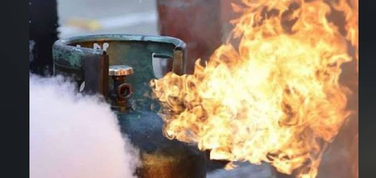 തിരുവനന്തപുരത്ത് വൃദ്ധസദനത്തില് ഗ്യാസ് സിലിണ്ടര് പൊട്ടിത്തെറിച്ചു; രണ്ട് പേര്ക്ക് പരിക്ക്