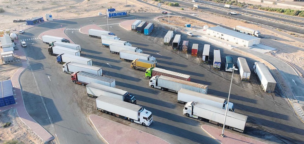 അനധികൃത ട്രക്ക് പാർക്കിങ് ഒഴിവാക്കണം; ദുബായിലെ റോഡുകളിലെ തിരക്ക് ഒഴിവാക്കാൻ നടപടി