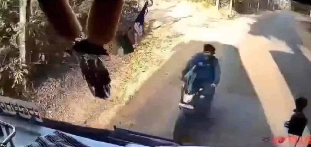 വളവില്‍വെച്ച് ബസിനെ മറികടക്കാന്‍ ശ്രമിക്കവെ എതിരെ വന്ന ബസിടിച്ച് യുവാവിന് ദാരുണാന്ത്യം