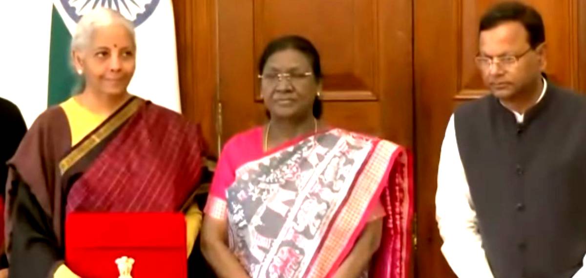 Union Budget 2026 Live: Nirmala Sitharaman Meets President Droupadi Murmu