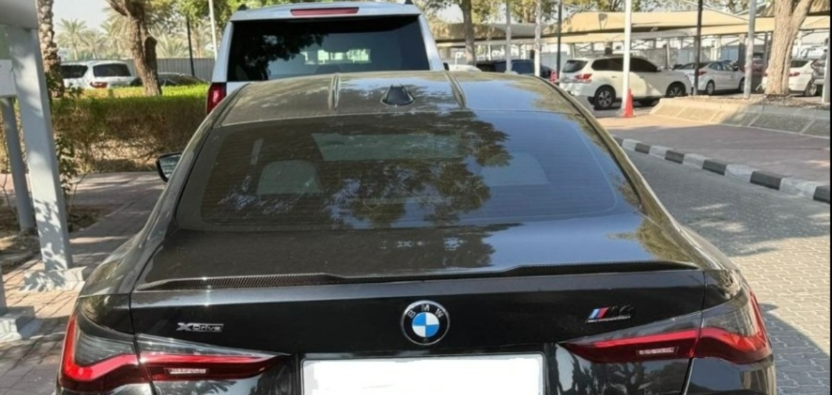 ആഢംബര കാറുമായി അഭ്യാസപ്രകടനം; വിനോദസഞ്ചാരിയെ ദുബായ് പൊലീസ് അറസ്റ്റ് ചെയ്തു