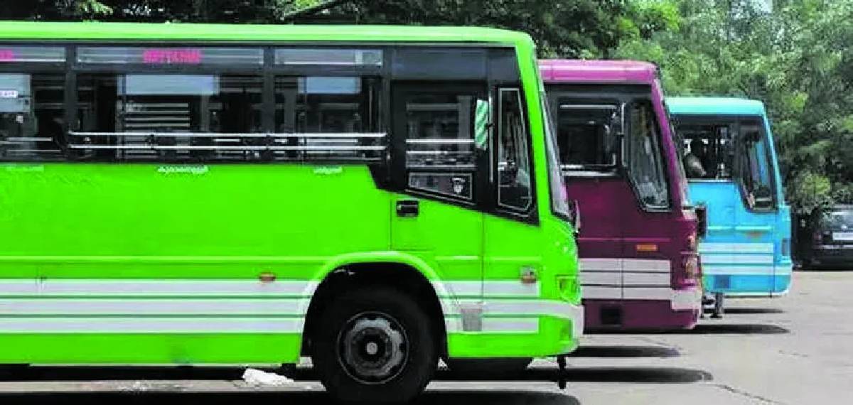 വാതില്‍ തുറന്നിട്ട് ഓടിയ ബസുകള്‍ക്ക് പൂട്ട്; ഈടാക്കിയത് 12.69 ലക്ഷം