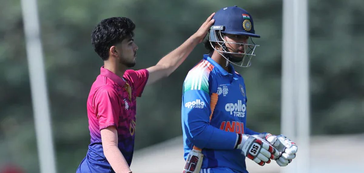 'നിന്റെ കൂടെ സെല്ഫിയെടുത്തോട്ടെ?'; മത്സരത്തിനിടെ സ്ലെഡ്ജ് ചെയ്ത യുഎഇ താരത്തിന്റെ വായടപ്പിച്ച് വൈഭവ്, വൈറല്