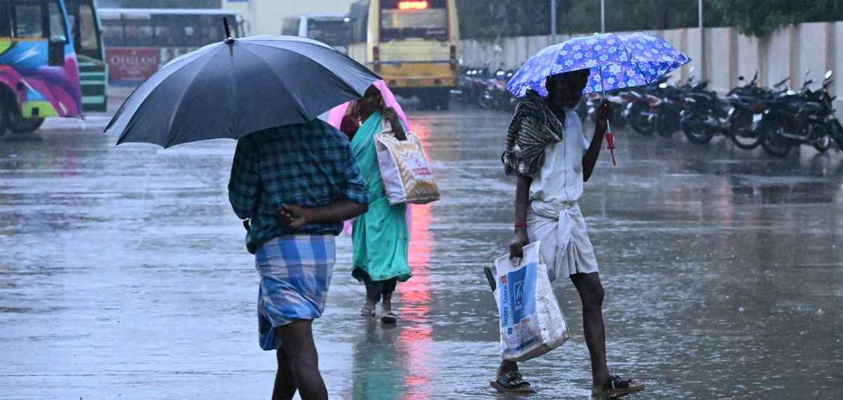 ഡിറ്റ്‌വ ചുഴലിക്കാറ്റ്: തമിഴ്‌നാട്ടിൽ റെഡ് അലേർട്ട്, കേരളത്തിലും മഴ മുന്നറിയിപ്പ്