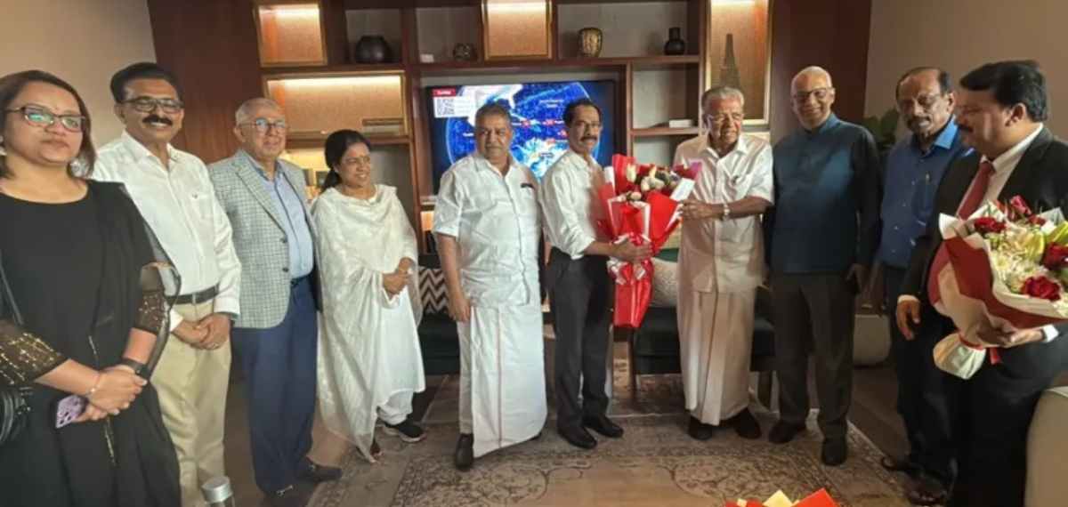 ദുബായ് സന്ദർശനത്തിന് എത്തിയ മുഖ്യമന്ത്രി പിണറായി വിജയന് ഊഷ്മള സ്വീകരണം