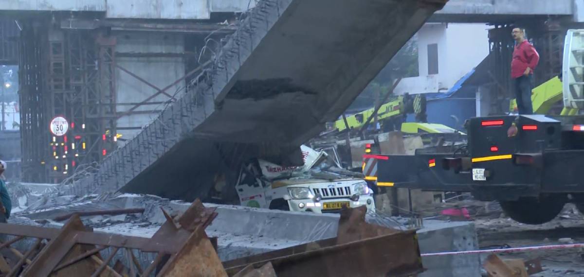 അരൂര്-തുറവൂര് ഉയരപ്പാതയുടെ ഗർഡർ തകർന്നു വീണു;പിക്കപ്പ് വാൻ ഡ്രൈവർക്ക് ദാരുണാന്ത്യം,മൃതദേഹം പുറത്തെടുത്തു