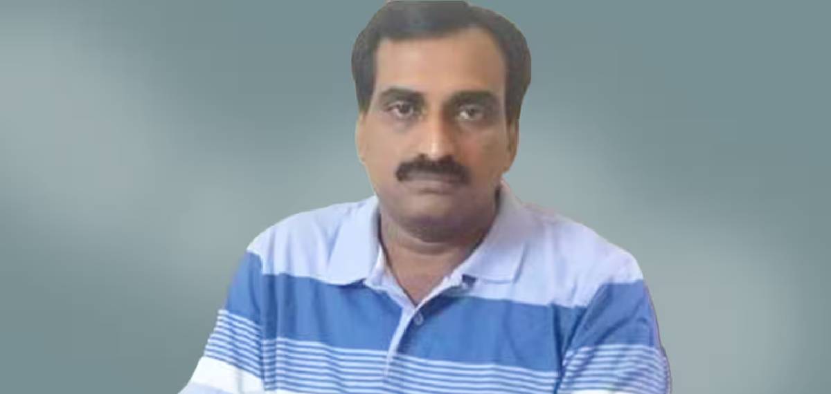 ലോറി ഉടമകളിൽ നിന്ന് 4 ലക്ഷം ചോദിച്ച്  3.5 ലക്ഷത്തില്‍ എത്തിച്ചു;പാലക്കാട് കൈക്കൂലിക്കെത്തിയ ഓഫീസര്‍ പിടിയില്‍