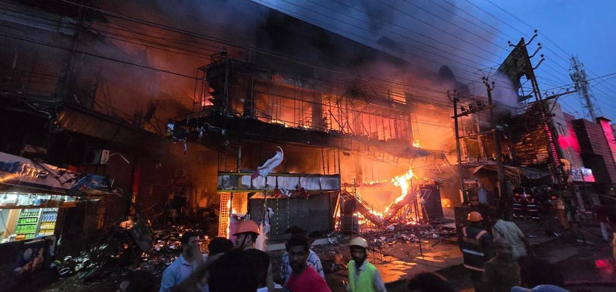 തളിപ്പറമ്പ് തീപ്പിടുത്തം: കണ്‍മുന്നില്‍ കത്തി ചാരമായത് ഒരു കോടിയുടെ നോട്ടുകള്‍