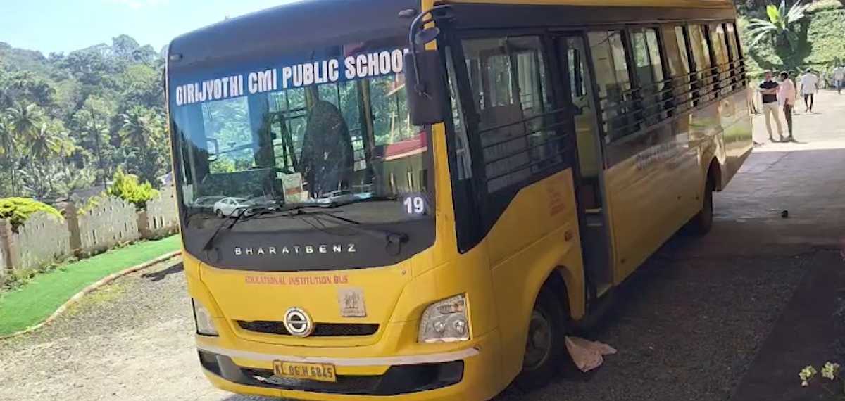 ഇടുക്കി ചെറുതോണിയിൽ സ്‌കൂൾ ബസ് കയറി പ്ലേ സ്‌കൂൾ വിദ്യാർത്ഥിക്ക് ദാരുണാന്ത്യം; സംഭവം സ്‌കൂള്‍ മുറ്റത്ത്