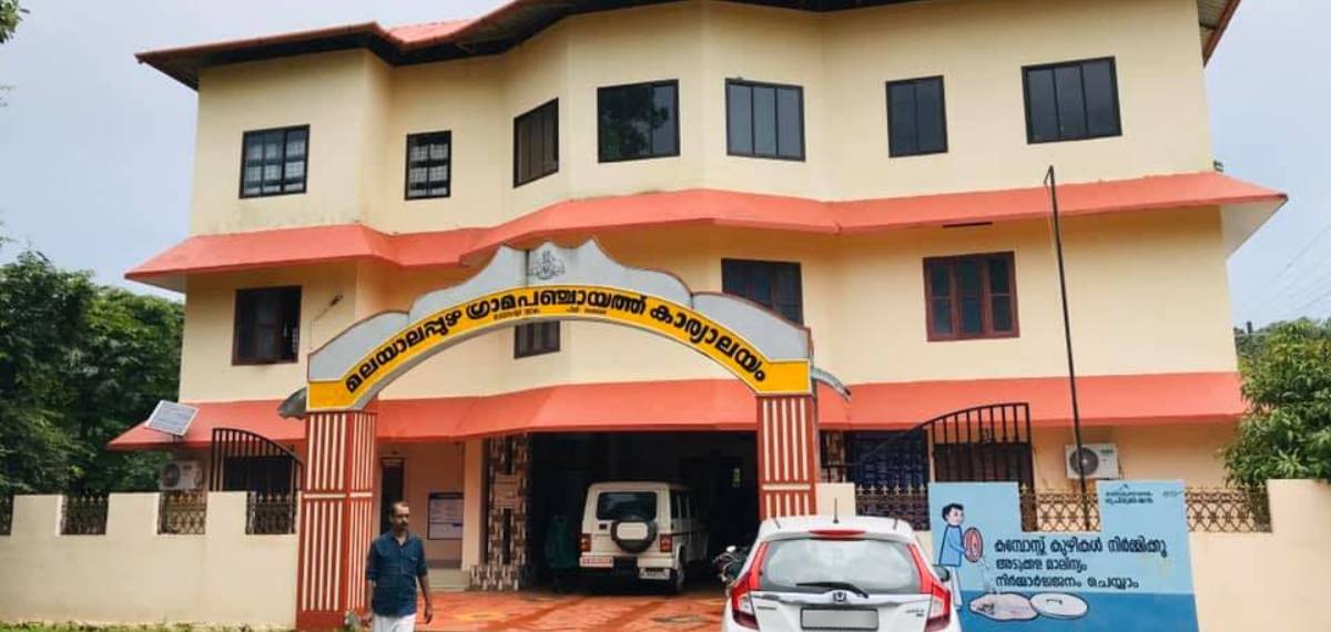 മലയാലപ്പുഴയിൽ മുഴുവൻ വാർഡുകളിലും തമിഴിലും മലയാളത്തിലും ബാലറ്റ്; പരാതി നൽകി എൽഡിഎഫ്