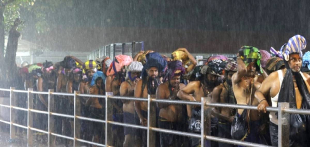 സന്നിധാനത്ത് ഭക്തജനപ്രവാഹം തുടരുന്നു; ഇടിയോട് കൂടിയ മഴയ്ക്കും കാറ്റിനും സാധ്യത
