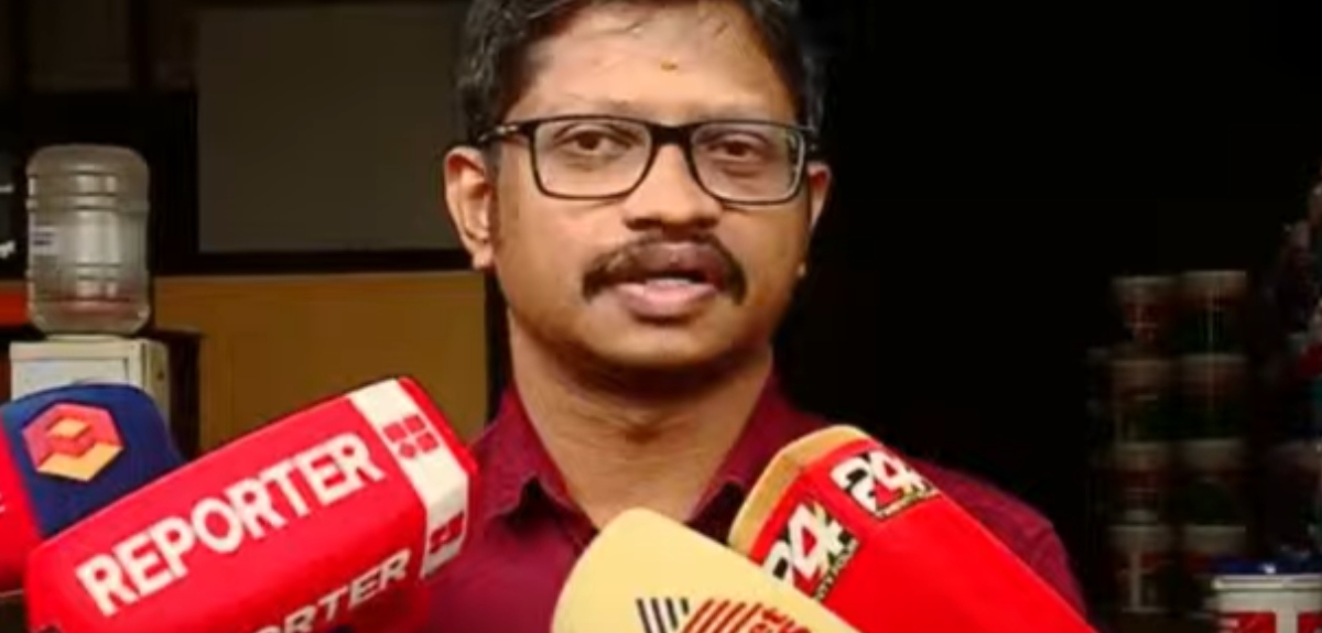 'ബമ്പറടിച്ചെങ്കിലും ജോലി തുടരും, ചില കടങ്ങള്‍ വീട്ടാനുണ്ട്'; പതിവുപോലെ പെയിന്റ് കടയിലെത്തി ശരത്ത്