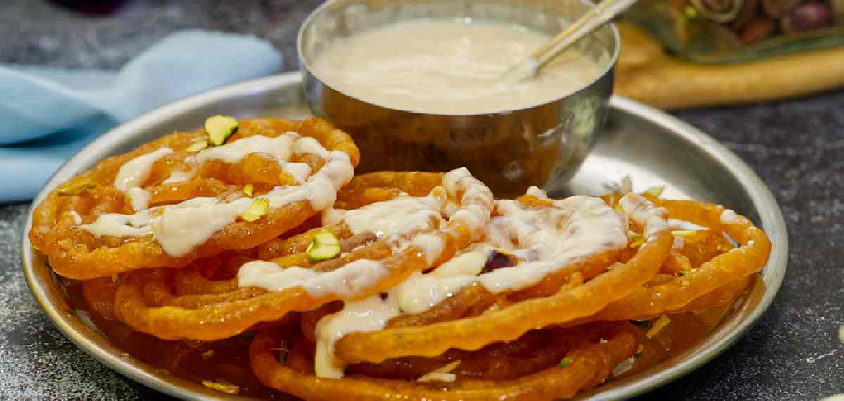 Jalebi served with Rabri