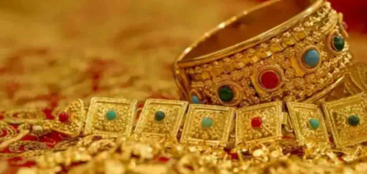 കുതിപ്പിനിടയിൽ വീണ്ടും ഒന്ന് പതുങ്ങി പൊന്ന്; ഇന്ന് സ്വർണവിലയിൽ ഇടിവ്