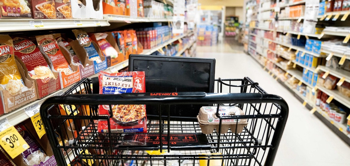 റെക്കോർഡ് താഴ്ചയിൽ ഇന്ത്യൻ രൂപ; പ്രവാസികൾക്ക് നേട്ടമായി യുഎഇയിൽ ഇന്ത്യൻ ഉത്പ്പനങ്ങൾക്ക് വിലക്കുറവ്