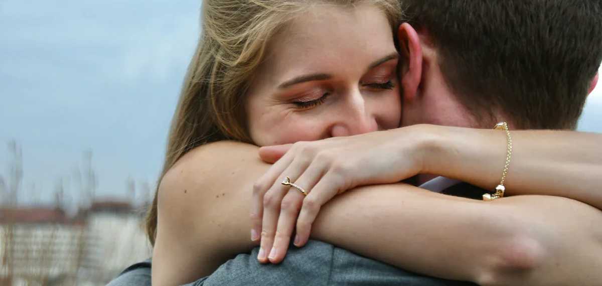 നിങ്ങള്‍ അവസാനമായി പ്രിയപ്പെട്ട ഒരാളെ കെട്ടിപ്പിടിച്ചത് എപ്പോഴാണ്