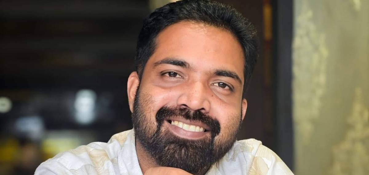 വോട്ട് ചെയ്യുന്നത് റെക്കോർഡ് ചെയ്ത് സോഷ്യൽ മീഡിയയിൽ പോസ്റ്റ് ചെയ്തു; നിയമം ലംഘിച്ച് യൂത്ത് കോൺഗ്രസ് നേതാവ്