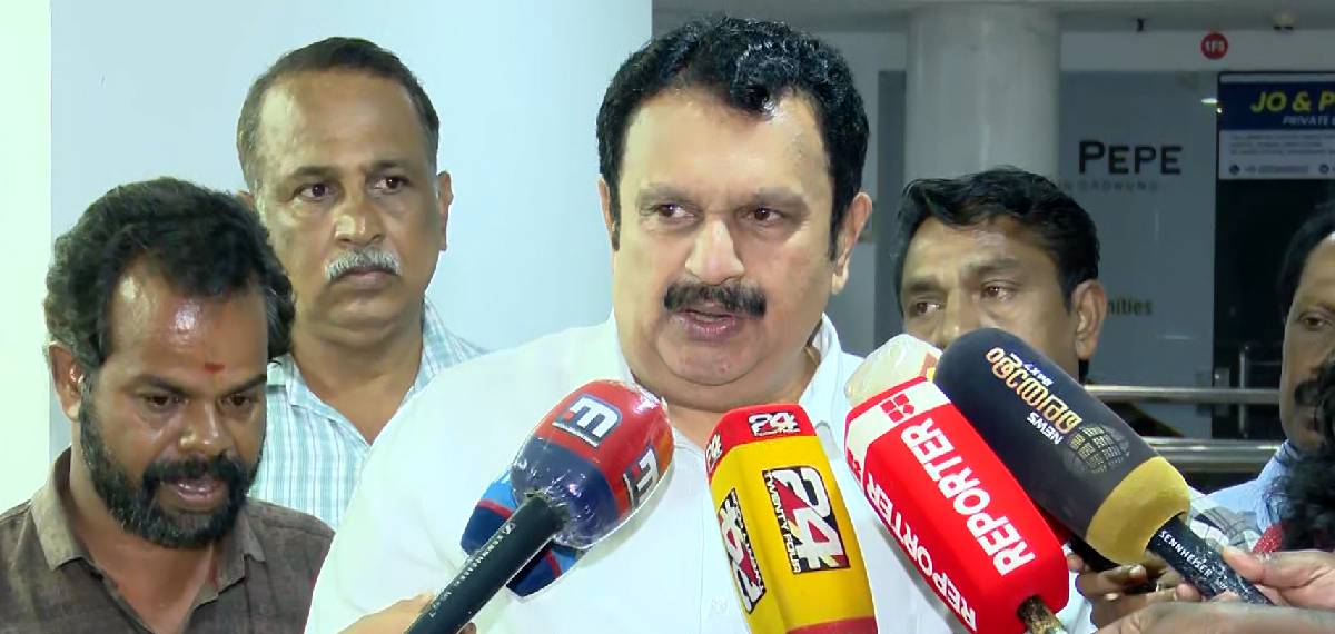 അയ്യപ്പൻ്റെ സ്വർണം മുതൽ രക്തസാക്ഷി ഫണ്ടുവരെ കക്കുന്ന പാർട്ടിയായി മാർക്‌സിസ്റ്റ് പാർട്ടി അധഃപതിച്ചു:കെ മുരളീധരൻ