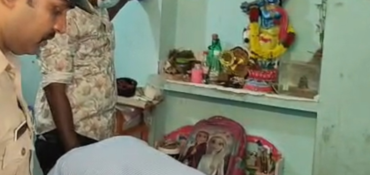 എറണാകുളം പോണേക്കരയില്‍ അച്ഛനും ആറ് വയസുള്ള മകളും മരിച്ച നിലയില്‍