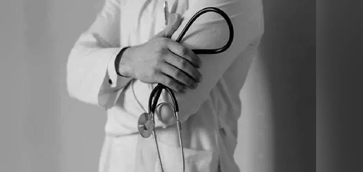 സംസ്ഥാന സര്‍ക്കാറിനെതിരായ വിമര്‍ശനത്തില്‍ കയ്യടിച്ചു. ഹോമിയോ ഡിഎംഒക്ക് താക്കീത്