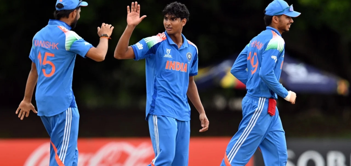 അനിയന്മാരും കട്ട കലിപ്പിൽ; അണ്ടർ 19 വേൾഡ് കപ്പിൽ കിവികളെ എറിഞ്ഞിടുന്നു; ആദ്യ 10 ഓവറിൽ 5 വിക്കറ്റ്