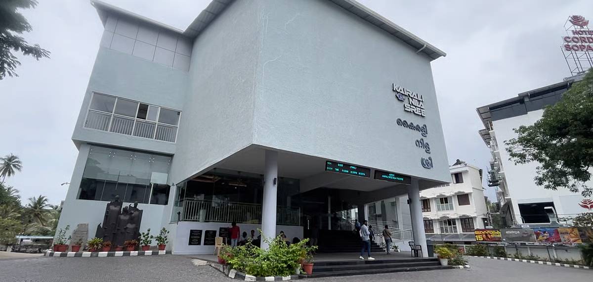 തിരുവനന്തപുരത്തെ കൈരളി,നിള, ശ്രീ സിനിമാ തീയറ്റുകളിലെ CCTV ദൃശ്യങ്ങൾ പോൺ സൈറ്റിൽ