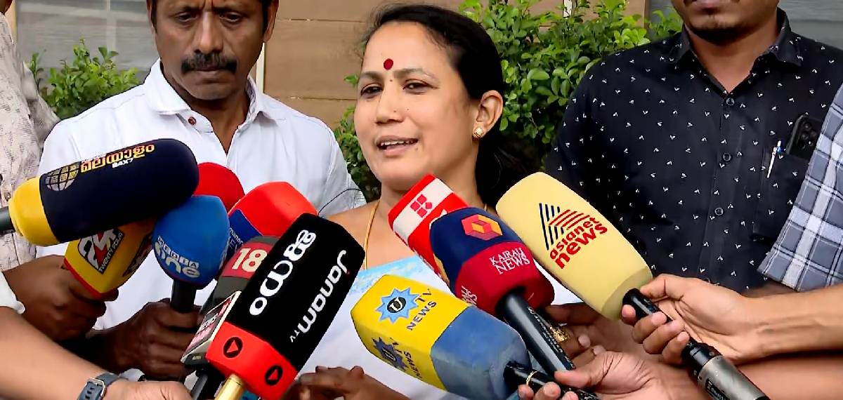 'അജയകുമാറിന് മാനസിക വിഭ്രാന്തി, സിപിഐഎം നിയന്ത്രിക്കുകയും തിരുത്തുകയും വേണം'; സുമലത മോഹൻദാസ്